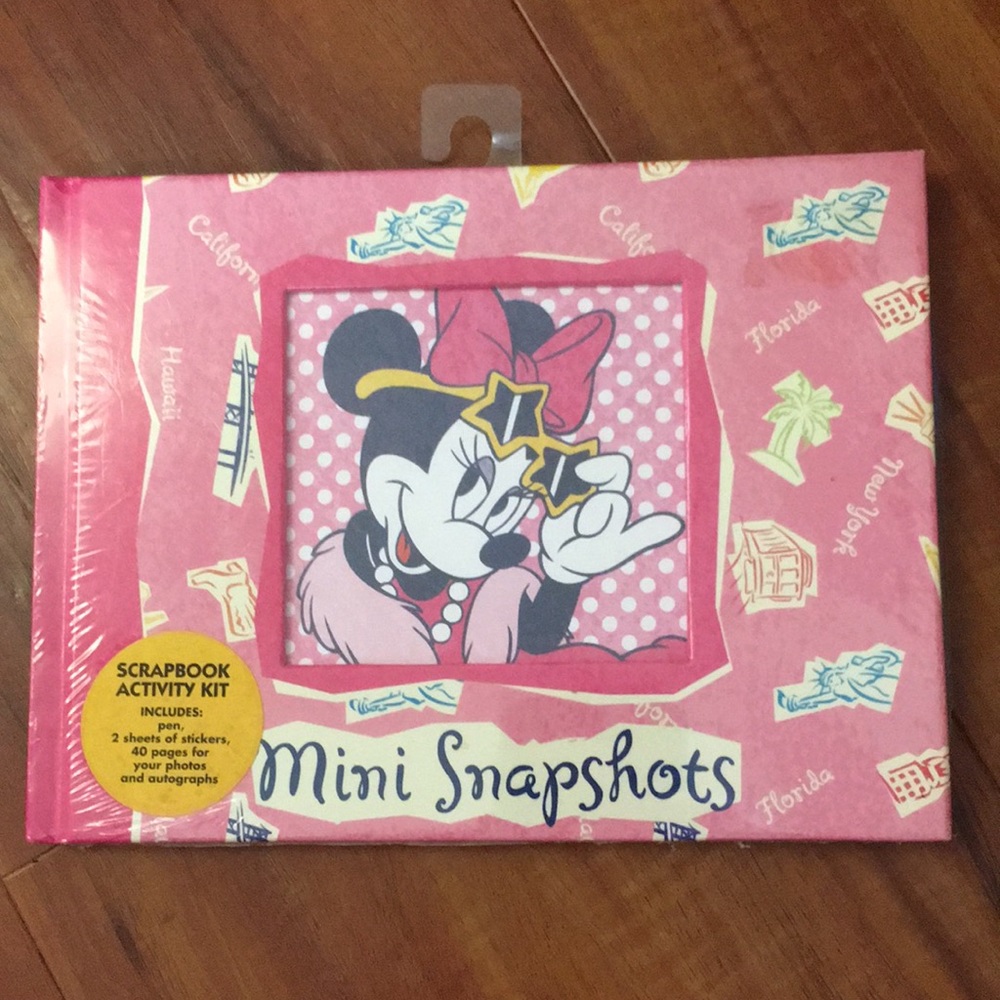 Minnie Mouse scrapbook